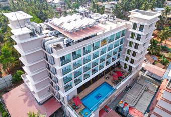 The Avenue Grand has Balcony rooms