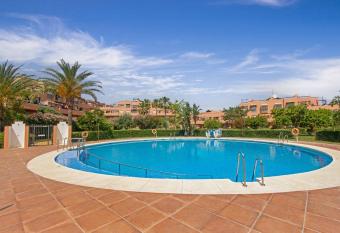 Casares del Sol has Balcony rooms