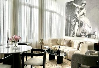 Phoenix has Balcony rooms