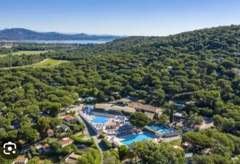 Mobil-home proche St Trop has Balcony rooms