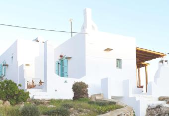 Casa Prima, Antiparos allows 18 year olds to book a room