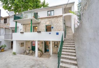 Apartments History has Smoking/Balcony rooms