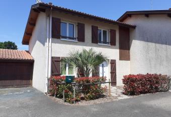 Charmante Maison au Bourg has Balcony rooms