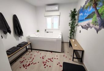 apartamento con jacuzzi, El Rinc  n de Ayud has Balcony rooms