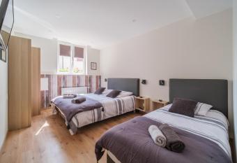 Le Caveau de Sigo allows 18 year olds to book a room