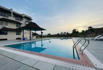 New Royal Orbit Hotel and Restaurant has Balcony rooms