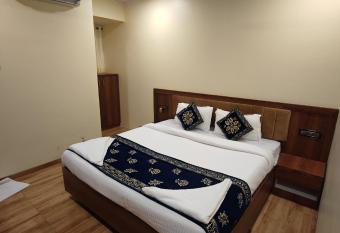 Hotel Starlit has rooms with a private hot tub