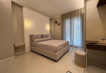 EMPATIA PESCARA CENTRO allows 18 year olds to book a room