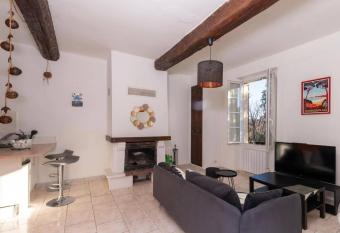 chez Elise allows 18 year olds to book a room