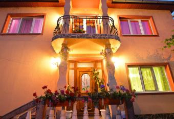 Casa Gabi has Balcony rooms