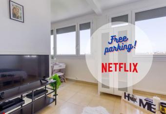 La serenity -Proche Orly allows 18 year olds to book a room