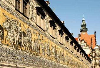 DD- ruhig aber zentral voll m  bliert, has Balcony rooms