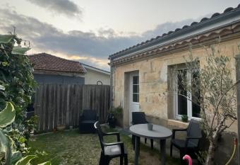 Maison Echoppe r  nov  e T1 Bis has Balcony rooms