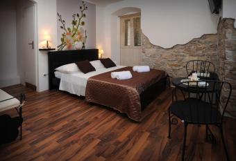 Rooms & Apartment Lasta has Balcony rooms