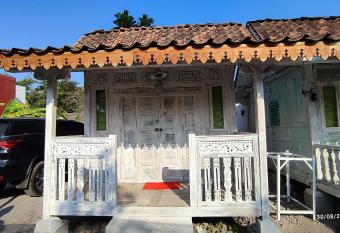 Omah Kayu Palagan has Balcony rooms