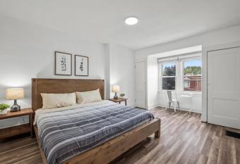 Oakland/University @G Modern and Bright Private Bedroom with Shared Bathroom allows 18 year olds to book a room
