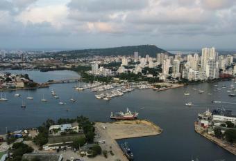 Edificio h2 Cartagena 1603 has rooms with a private hot tub