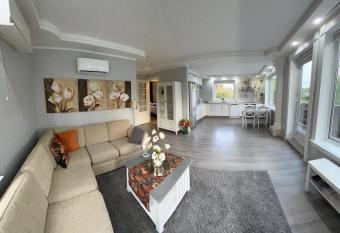 Vestre Haugen House Sentralt OSLO Gratis privat parkering has Balcony rooms