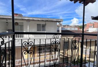 Apartamento Parque de marinilla has rooms with a private hot tub