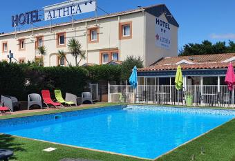 H  tel Althea - Piscine et Sauna allows 18 year olds to book a room