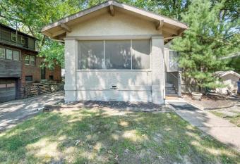 Tranquil 2 Bedroom Retreat in Serene Neighborhood allows 18 year olds to book a room