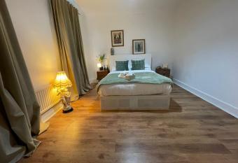 Park View Homestay allows 18 year olds to book a room