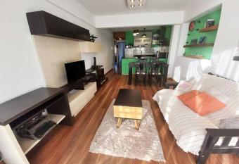 Acogedor Depto. 2 Ambientes Centro Mor  n allows 18 year olds to book a room