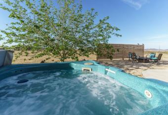 Golden Serenity has rooms with a private hot tub