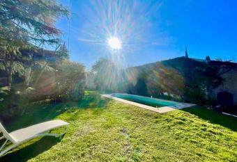 Casa Quinta Moreno has rooms with a private hot tub