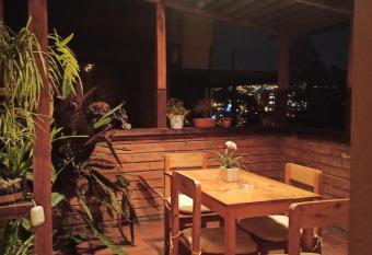 Departamento Emily allows 18 year olds to book a room