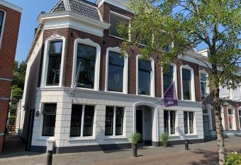 Stadslogement Westersingel allows 18 year olds to book a room