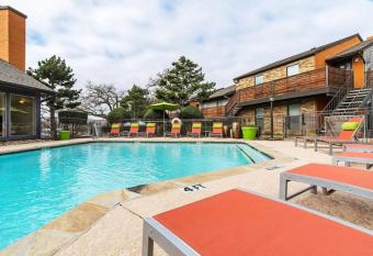 Elegant, cozy Beautiful trails has Balcony rooms