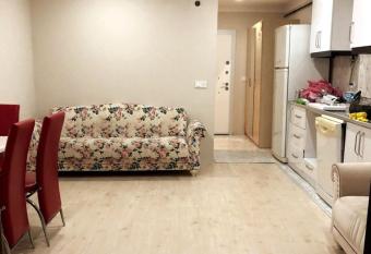                              2                              Cozy studio 2 minutes from the sea                         2                            allows 18 year olds to book a room