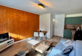 Appartement 6 personnes aux pieds des pistes has Balcony rooms