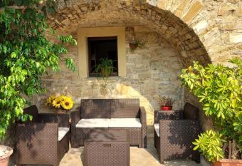 Casa La Lamia B&B has Balcony rooms