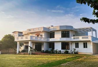 Le Roma Vista has Balcony rooms