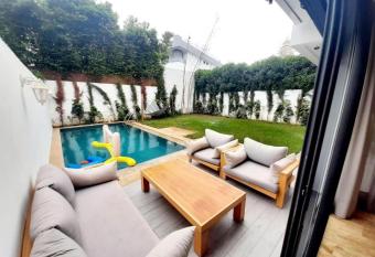 FARAHATE HOUSSE has Balcony rooms