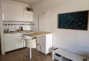 Studio hyper centre has Balcony rooms