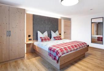 Kaiserchalet has Balcony rooms