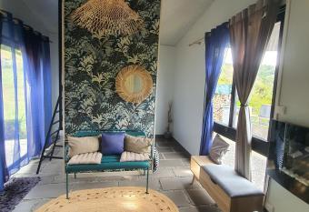    l aube du sacr   coeur has Balcony rooms