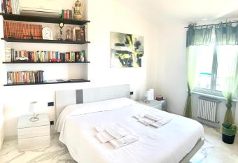 La Casa sui Tetti allows 18 year olds to book a room