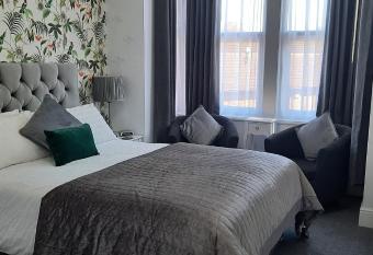 Sunflower Lodge allows 18 year olds to book a room