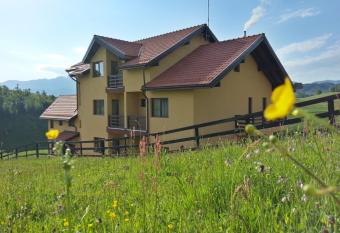 Pensiunea Crai Nou has Balcony rooms