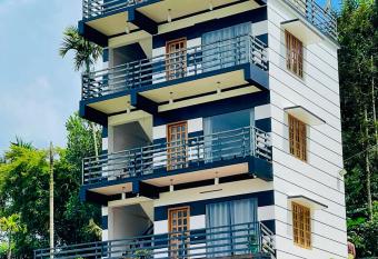 Tranquil lake view retreat has Smoking/Balcony rooms