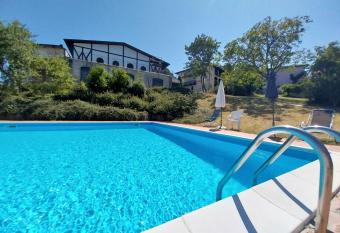 Villa Luisa allows 18 year olds to book a room