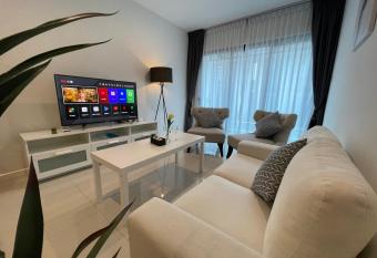 Luxe Suasana with Hot Tub by YoHome Homestay has rooms with a private hot tub