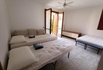 Casa Ela has rooms with a private hot tub