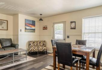 Immaculate, Cozy Home in Downtown Redmond has Balcony rooms