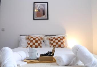 Roker all ensuite Guest House has Balcony rooms