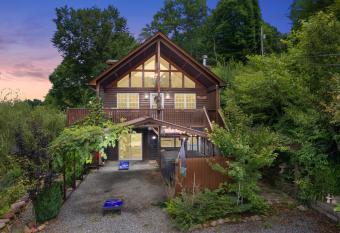 Hot Tub, Arboretum, Near Mt. Mitchell, Pets has rooms with a private hot tub